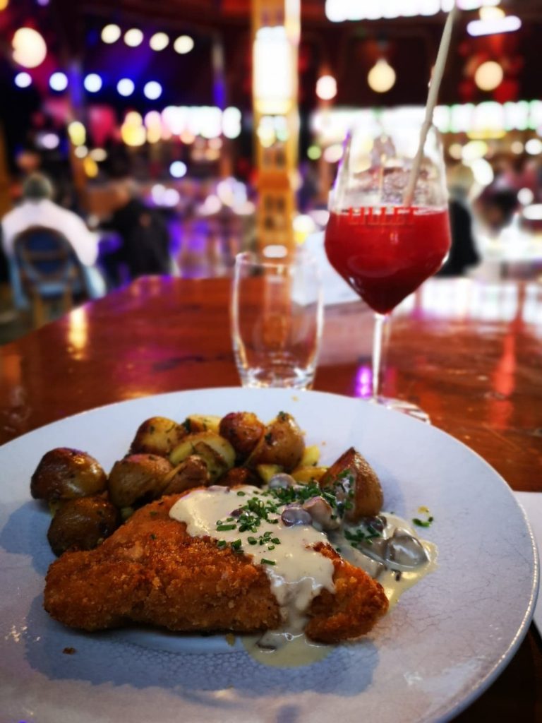 Cordon bleu de volaille au Comté, pommes de terre persillées (La Corde à Linge)